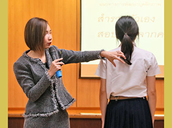 คณะวิทยาศาสตร์และเทคโนโลยีร่วมกับ สสสร.
จัดอบรมบุคลิกภาพให้กับนักศึกษาชั้นปีที่
4