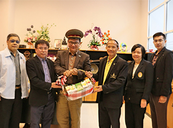 คณะวิทยาศาสตร์และเทคโนโลยี
มอบกระเช้าสวัสดีปีใหม่
รองอธิการบดีฝ่ายกิจการนักศึกษา