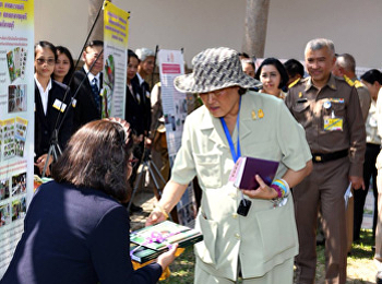 อาจารย์สาขาวิชาวิทยาศาสตร์สิ่งแวดล้อม
กราบบังคมทูล สมเด็จพระเทพรัตนราชสุดาฯ
สยามบรมราชกุมารีเพื่อถวายรายงานผลงานวิจัย
ตามพระราชดำริ  ณ อุทยานธรรมชาติวิทยา
อำเภอสวนผึ้ง จังหวัดราชบุรี