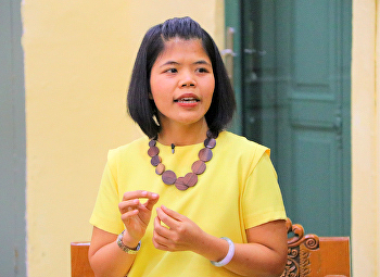 อาจารย์สาขาวิชาคหกรรมศาสตร์
ถ่ายทอดศิลปะการร้อยมาลัย ผ่านรายการ
“สุขแบบไทย ใจพอเพียง”