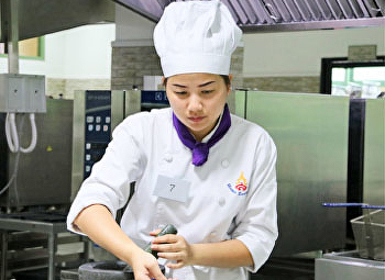 นักศึกษาสาขาวิชาคหกรรมศาสตร์
เข้ารับการทดสอบมาตรฐานฝีมือแรงงานแห่งชาติ
สาขาอาชีพผู้ประกอบอาหารไทย ระดับ 1