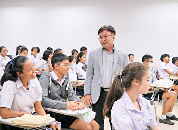 คณบดีคณะวิทยาศาสตร์ฯ
เข้าทักทายผู้เข้ารับการสอบสัมภาษณ์
(รอบที่ 1 การรับด้วย Portfolio)