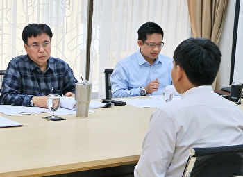 การสอบสัมภาษณ์นักศึกษาเพื่อรับทุนแลกเปลี่ยน
ฝึกประสบการณ์วิชาชีพ ณ ต่างประเทศ